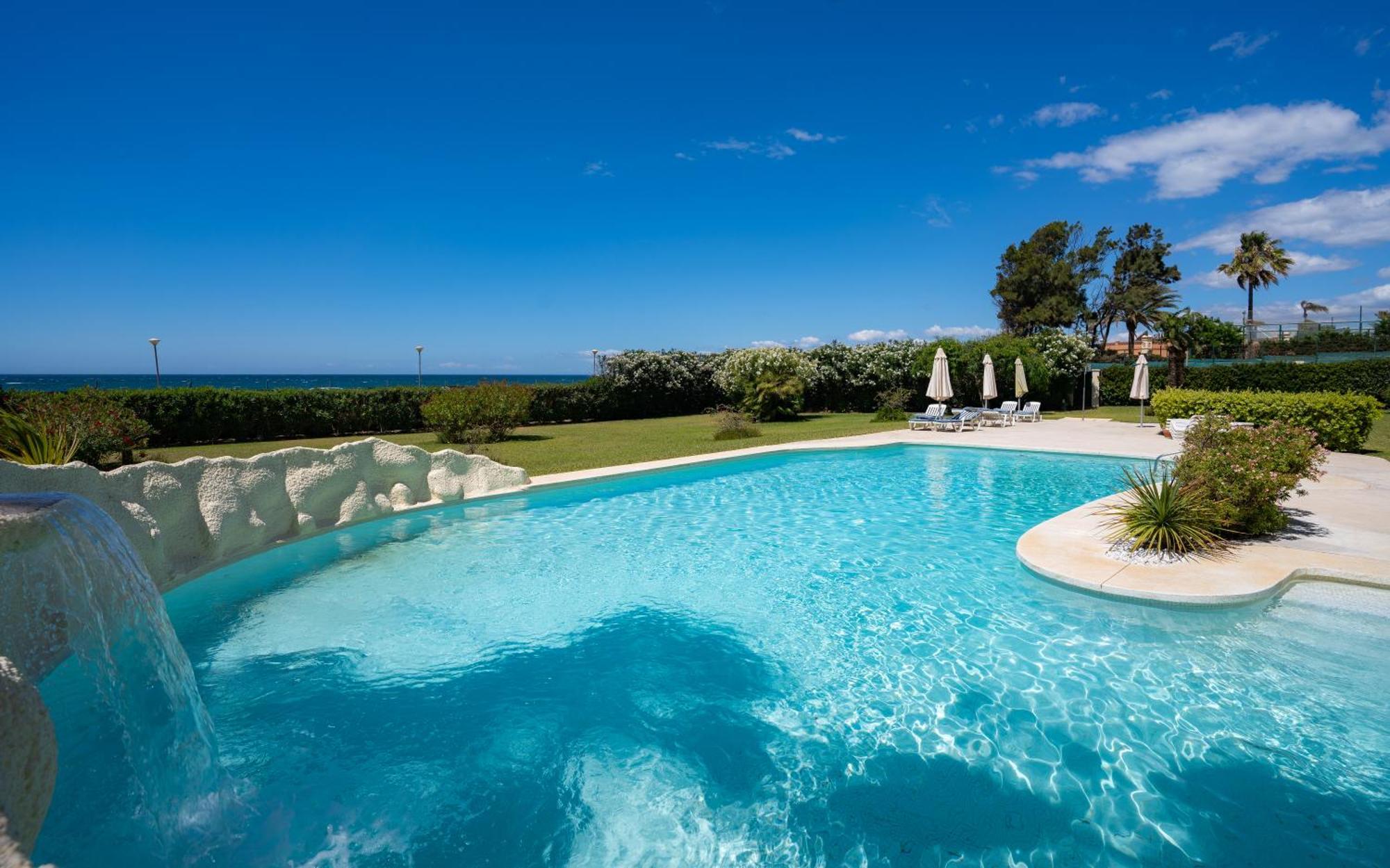 Beachfront Neptuno I, Complex,Views,Pool,Garden, Elviria Marbella Exteriér fotografie